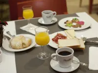ホテル セルコテル トレス ルセス - 朝食