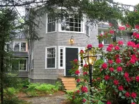 Harbourside Inn Hotels near Park Street Playground