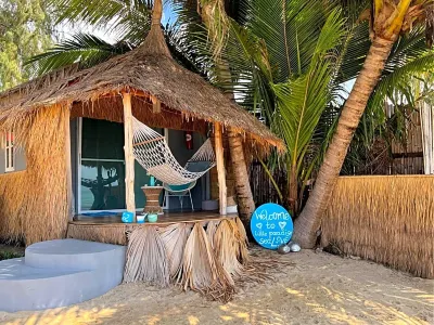 Sea Love Beach Bar & Bungalows Hotels near Haad Khom Beach