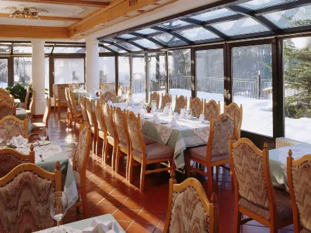 Hotel Mariasteinerhof Отели в г. Кирхбихль