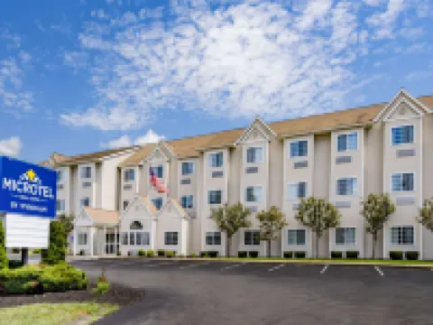 ไมโครเทล อินน์แอนด์สวีทส์ บายวินด์แฮม จอห์นสทาวน์ โรงแรมในFulton County