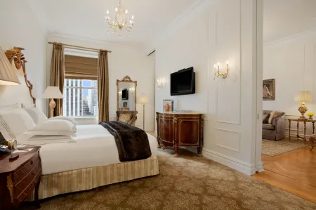 The Plaza - A Fairmont Managed Hotel Отели рядом с достопримечательностью «Алиса в Стране чудес»