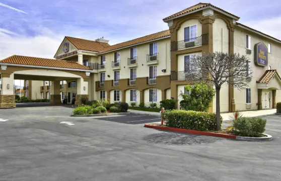 薩利納斯谷貝斯特韋斯特優質套房酒店