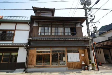 Taketa Ekimae Hostel Cue Отели рядом со станцией JR Miemachi station