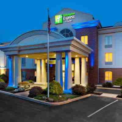 Holiday Inn Express & Suites Chambersburg Hotel Exterior