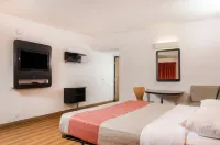 Ramada by Wyndham Merced Hotel di Merced