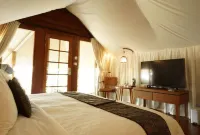 Oak Tree Glamping Resort Hotels in Batu City