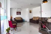 Big Apple Hotel Hotel di Keladi