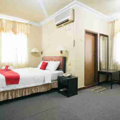 RedDoorz Plus Near Pelabuhan Bitung Rooms