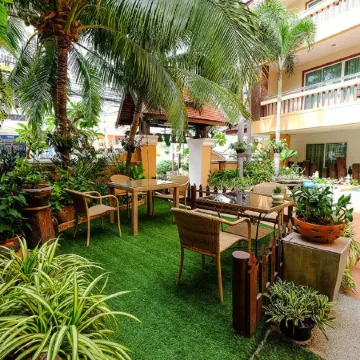 Aiyaree Place Hotel Отели рядом с достопримечательностью «Парк Паттайя»