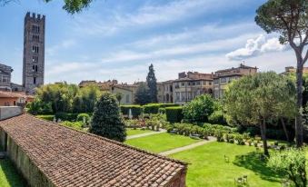 Lucca in Chic - No Ztl - Free Parking - Old City at 10Min by Walk