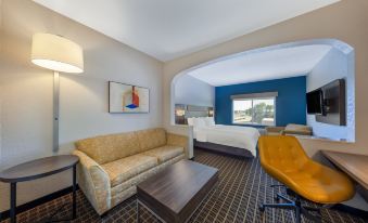 Holiday Inn Express & Suites Pittsburg