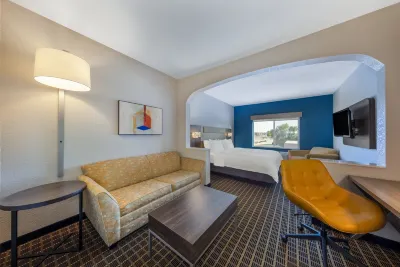 Holiday Inn Express & Suites Pittsburg