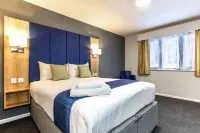 Days Inn by Wyndham London Stansted Airport - parking