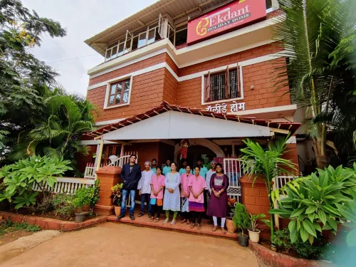 Redstone House by Ekdant Holiday Home Hotels in Ganpatipule