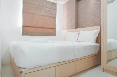 Cozy Stay at 2Br Green Pramuka Apartment Near Shopping Center فنادق في 