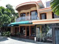 橙子伊斯蘭別墅飯店 Sukajadi住宿飯店