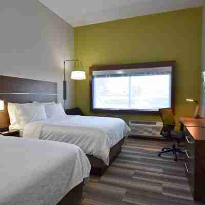 Holiday Inn Express & Suites Orlando Southeast Rooms