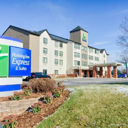Holiday Inn Express & Suites COON RAPIDS-BLAINE AREA by IHG
