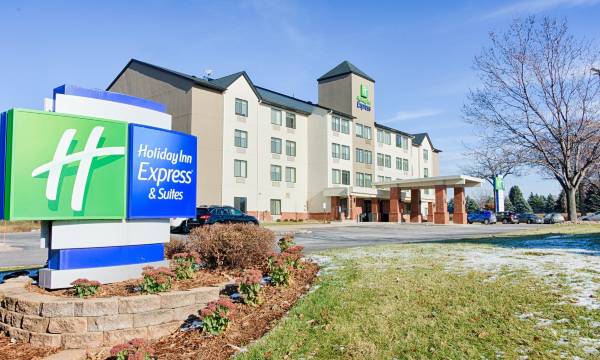 Holiday Inn Express & Suites Coon Rapids-Blaine Area by IHG