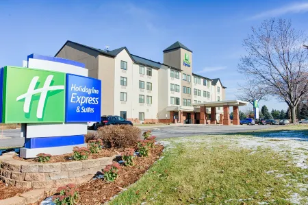 Holiday Inn Express & Suites COON RAPIDS-BLAINE AREA by IHG