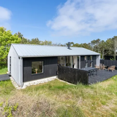 "Fidelia" - 800m from the Sea
