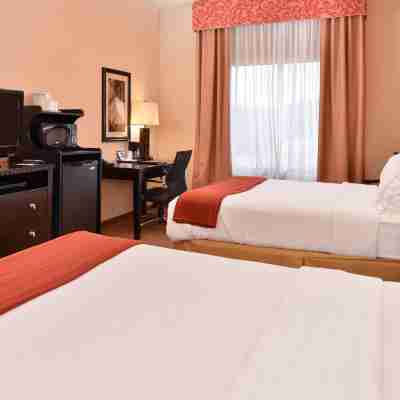 Holiday Inn Express & Suites Van Buren-FT Smith Area Rooms