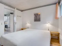 "Torhild" - 150m from the Sea Hotels in Martofte