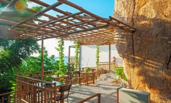 Escalade Experience - Housity