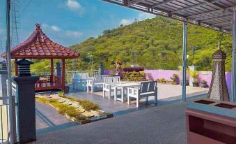 Three B Villa & Resto Banyuwangi - Housity