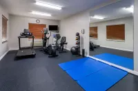 Days Inn & Suites by Wyndham Cherry Hill - Philadelphia - Gym
