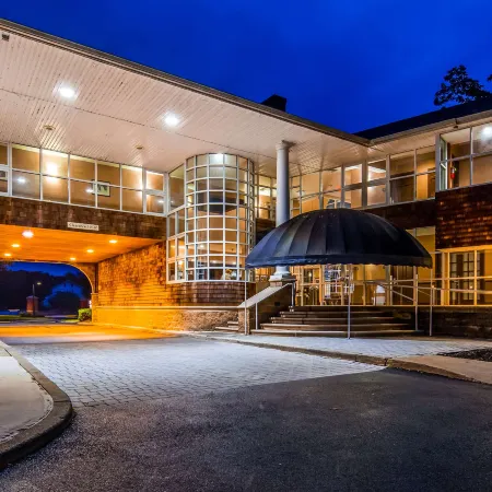 Best Western Plus the Inn  Suites at the Falls