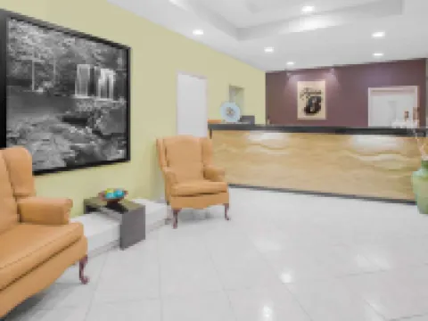 克拉克斯維爾温德姆速8酒店 克拉克斯維爾酒店