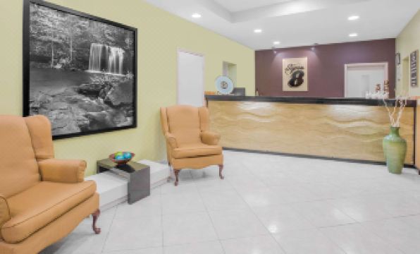 Super 8 by Wyndham Clarksville AR