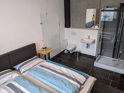 Business-Motel inkl WiFi, Sauna, Massage, PKW-Ladestationen, BUS-LKW-Parkplätze Hotels in der Nähe von Schöne Aussicht