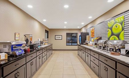 La Quinta Inn & Suites by Wyndham Gillette - Housity