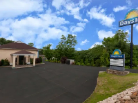 Days Inn by Wyndham Donegal Hotels in Donegal Township