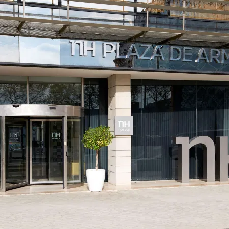 NH Sevilla Plaza de Armas Отели рядом с достопримечательностью «Небоскреб Torre Sevilla»