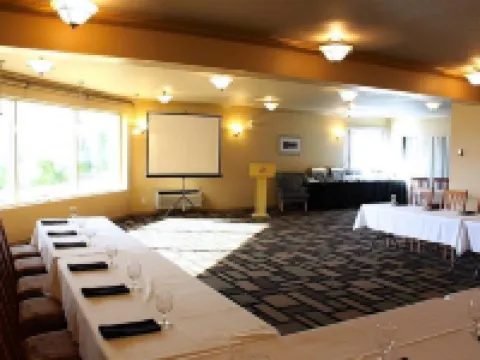 Hilltop Inn - Salmon Arm Hotels in Salmon Arm