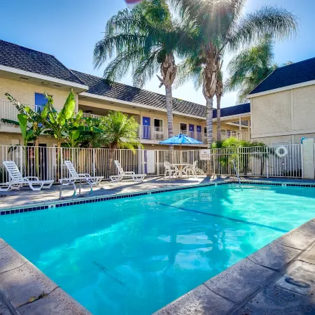 Motel 6 Riverside, CA - South