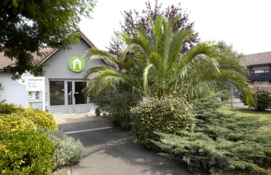 昂代伊康鉑酒店