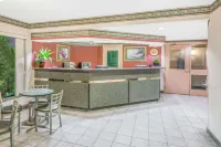 Super 8 by Wyndham Ambassador Bridge Windsor on