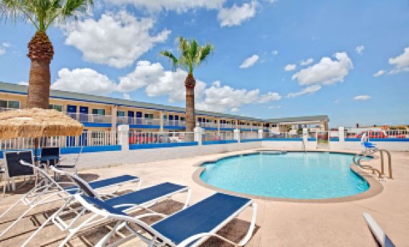 Days Inn by Wyndham Baytown Garth Road I10 East