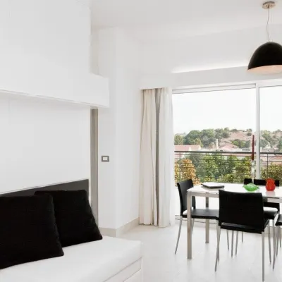 Lungotevere Suite Отели рядом с достопримечательностью «Базилика Санта-Приска»