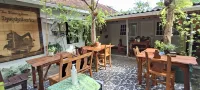 The Bloomy House Hotell i Suryodiningratan