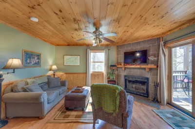 Charming 'Fox Den' Cabin in Whittier w/ Hot Tub!