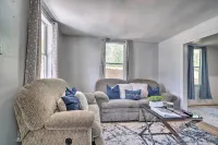 Cozy Livingston House w/ Fenced Yard + Patio! - parking