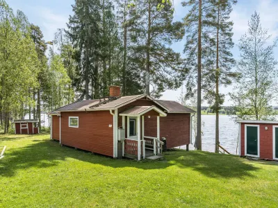 Löaborn Hotels near Hundrastgårdar