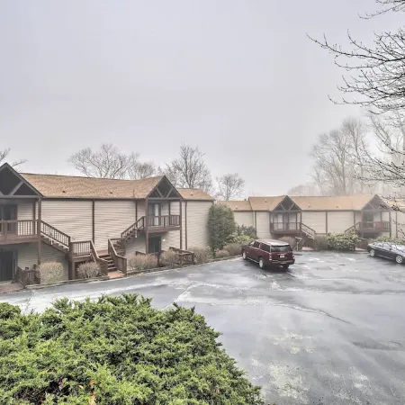 Hike, Ski & More! Modern Sugar Mtn Condo w/ Deck