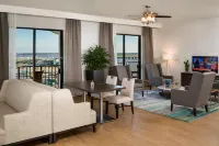 Charleston Marriott Hotels near Waterfront Park